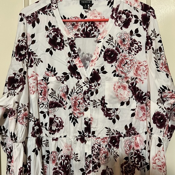 New torrid white and floral dress size 2 - Picture 3 of 5